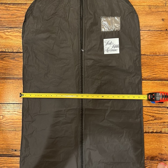 SAKS FIFTH AVENUE LIGHTWEIGHT LONG BLACK & WHITE LOGO DUSTPROOF GARMENT BAG - Picture 5 of 5